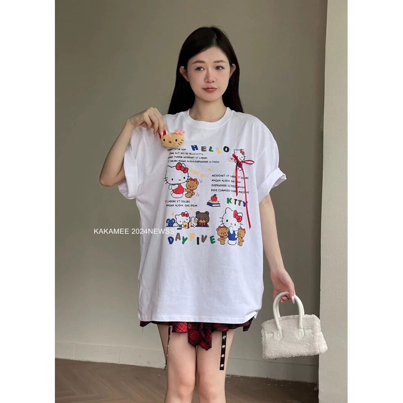 [พร้อมส่ง]เสื้อยืดโอเวอร์ไซส์ สกรีนลาย KITTY สีสันสดใส น่ารักมากกก มีกิมมิคแถมเข็มกลัดตุ๊กตา KITTY ให้ด้วยนะคะ