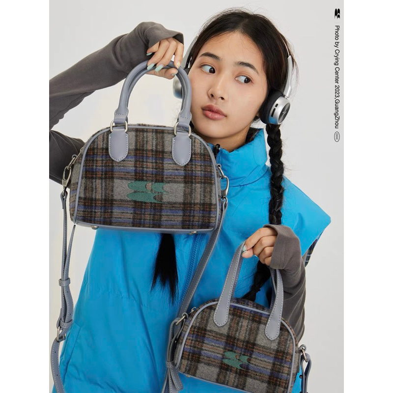 CryingCenter กระเป๋าสะพายข้าง/ครอสบอดี้ British Blue Boston Bag