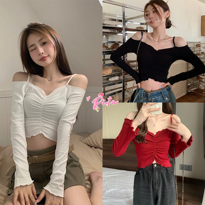 Rita พร้อมส่ง เสื้อครอปสายเดี่ยวแขนยาว เสื้อปาดไหล่ผู้หญิง ทรงเข้ารูปY2Kสีขาวเซ็กซี่ ใส่ได้หลายฉาก