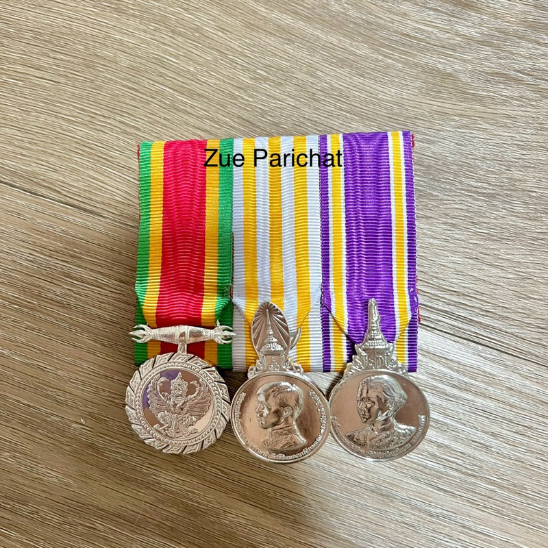แผงเหรียญประดับยศชุดขาว🏅