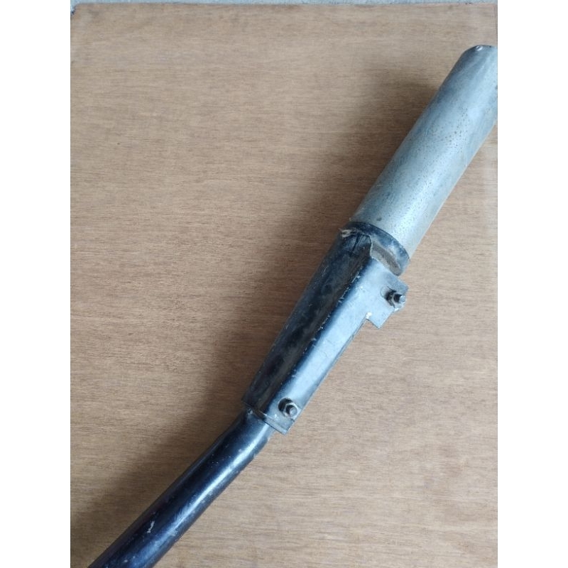 Ống xả AX-1 mới và cũ được lưu trữ