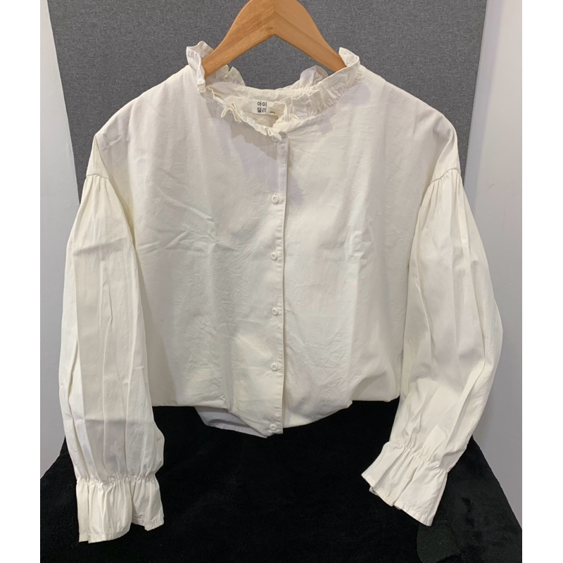 A54เสื้อขาวครีมคอขนมจีบ แขนพอง แบรนด์ญี่ปุ่นsize L อกหน้าผ้า42'' ไหล่21''ยาว22''ผ้าฝ้าย65+โพลี(มือ✌️