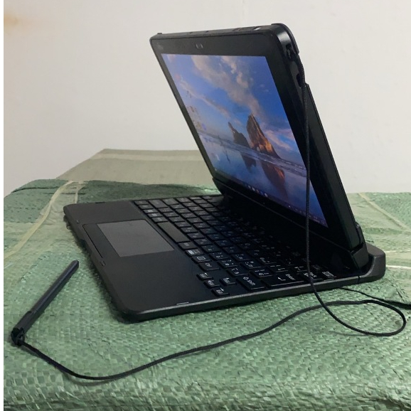 แท็บเล็ต 2in1 Fujitsu ArrowsTab Q509/VE Celeron-N4000(RAM:4GB/SSD:125GB)พร้อมคีย์บอร์ด+ปากกาตรงรุ่น