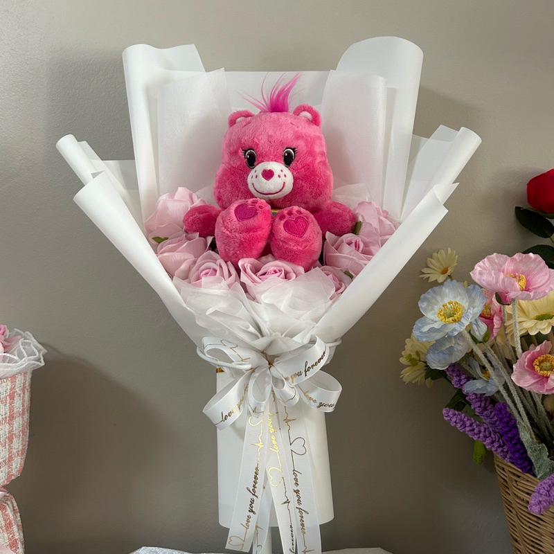 ช่อตุ๊กตาแคร์แบร์ ช่อCare Bears ช่อดอกไม้ปัจฉิม ช่อดอกไม้รับปริญญา (หมีขนาด20cm.) ลิขสิทธิ์แท้งานไทย