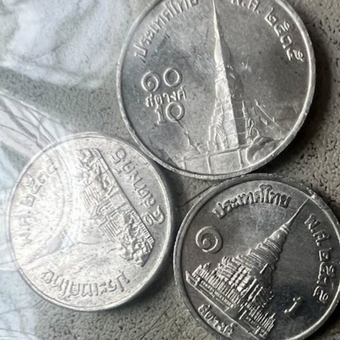 เหรียญสตางค์ 3 เหรียญ 1 , 5 และ 10 สตางค์ ไม่ผ่านใช้