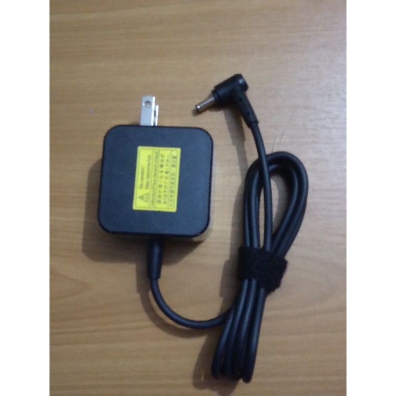 0Asus Adapter 19V/1.75A 33W หัวขนาด 4.0*1.35mm สายชาร์จ เอซุส อะแดปเตอร์ Asus E402N(สินค้าเป็นของแท้