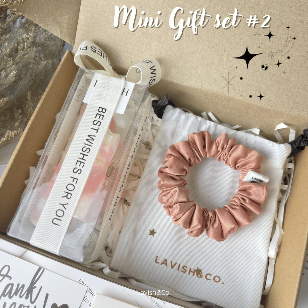 [พร้อมส่ง] MINI Gift set # 2 กิ๊ฟหนีบผม เปลี่ยนสี 10.5 CM (หอยทาก) +Scrunchies 8*8 CM ฟรีติดชื่อ+การ์ด+ถุงผ้า+กล่องค