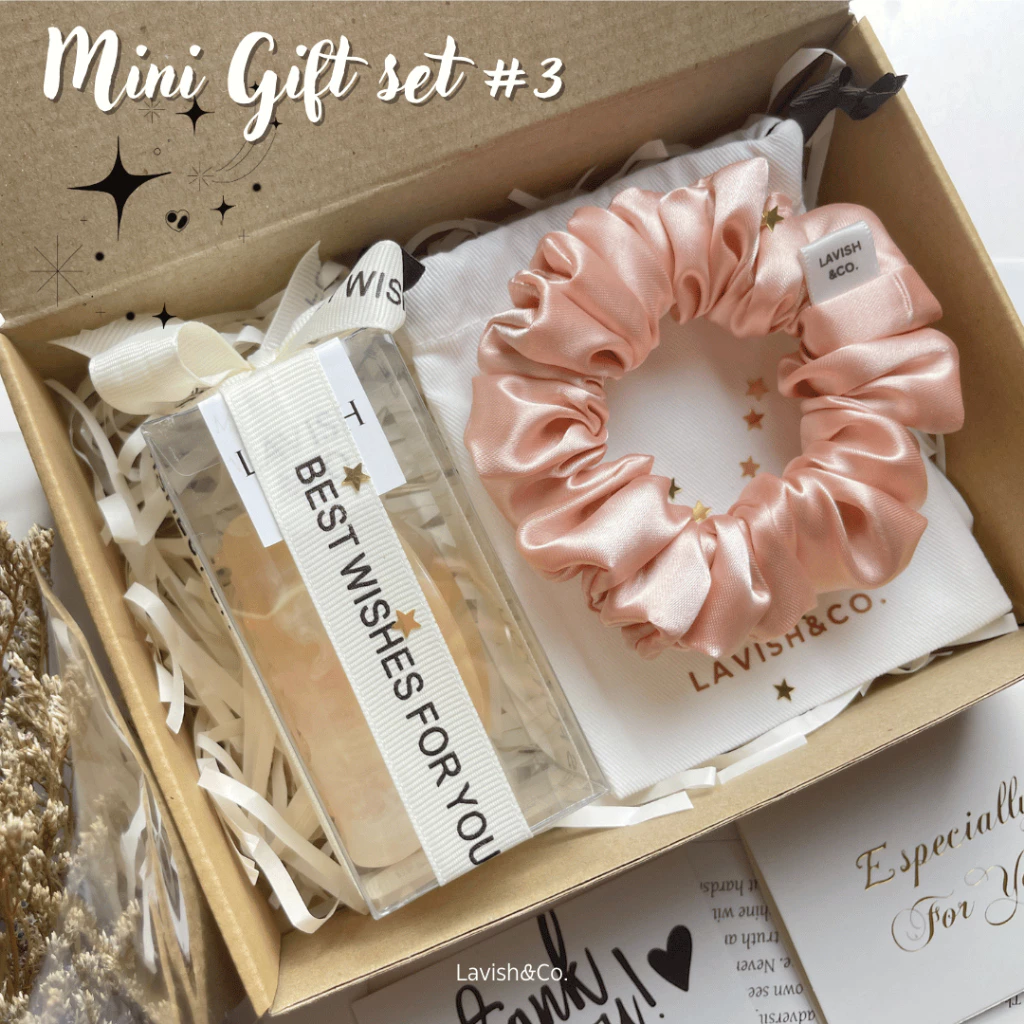 [พร้อมส่ง] MINI Gift set #3 กิ๊ฟหนีบผม เปลี่ยนสี 8 CM +Scrunchies 11*11 CM ฟรีติดชื่อ+การ์ด+ถุงผ้า+กล่องครบเซต