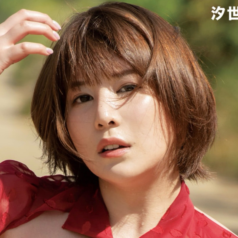 Shiose (Aka Asuka) 1st Photobook : Frame of Love