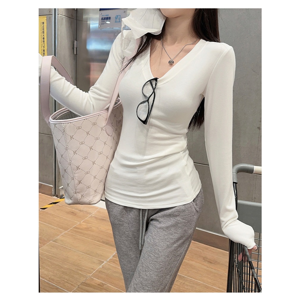 FASHION.61  เสื้อเเขนยาวคอวีผู้หญิง เสื้อแขนยาวผ้ายืดนิ่ม  รุ่น WT301