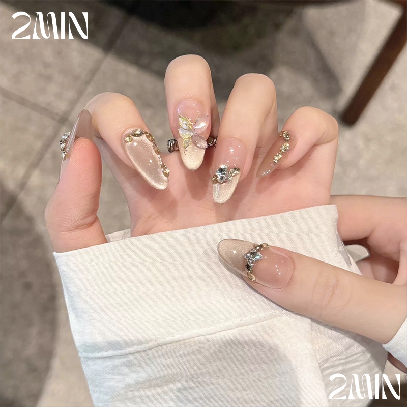 2min เล็บปลอมเจลแท้ แฮนด์เมด ทรงแอลมอลกลาง สีลูกแก้วชมพูผสมสีแฟลชเงิน ตกแต่งด้วยกากเพชรและลวดลายผรเสื้อสุดน่ารัก