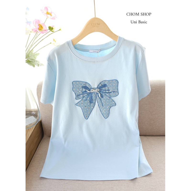 พร้อมส่ง เสื้อยืดแฟชั่น ป้ายChom อก40-42 ยาว24 ผ้ายืด ผ้ายูนิโคล่ คอกลม แขนสั้น งานปักลายโบว์น่ารักๆ ดีเทลการออกแบบทัน