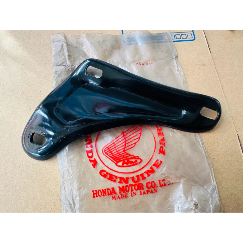 เหล็กยึดท่อไอเสีย C700,C900,คัสต้อมC900 งานแท้ งานสวย (หูยึดท่อ)