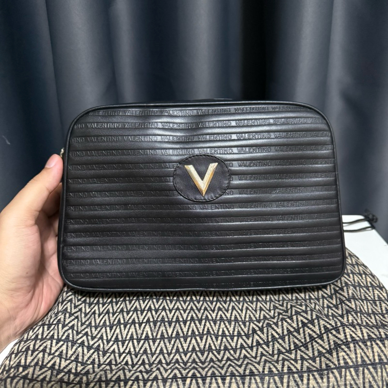 กระเป๋าถือ Valentino