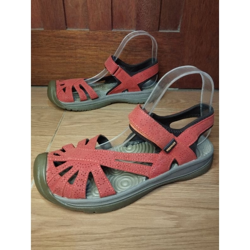 รองเท้าลำลองรัดส้น The Redface มือสอง size37