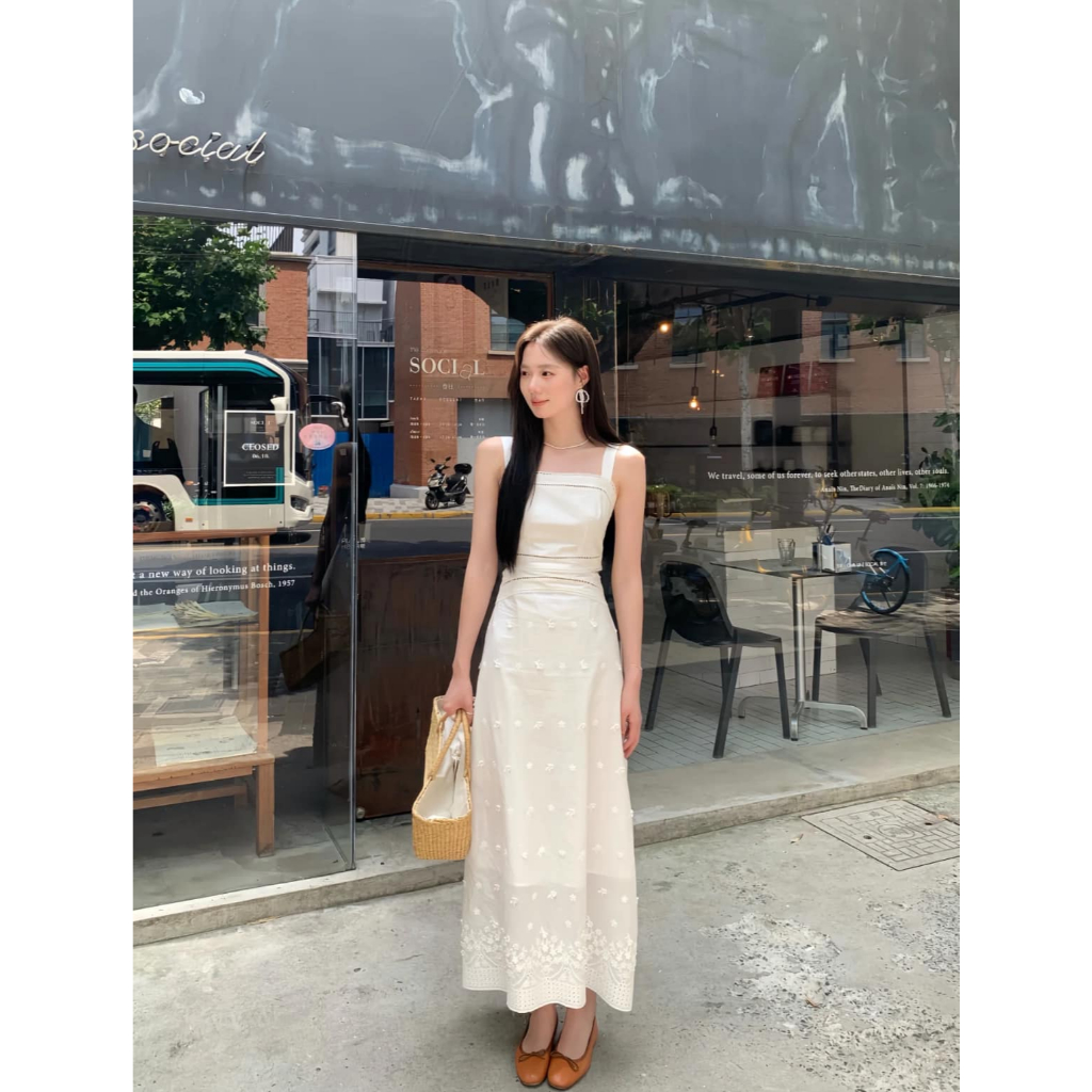 Mogwany พร้อมส่ง **งานตัดร้าน** Abigail Dress เดรสยาวสีขาว ผ้ามีกิมมิค สวยมาก ใส่เที่ยว,ออกงาน,ทำบุญ สวยมากๆค่า