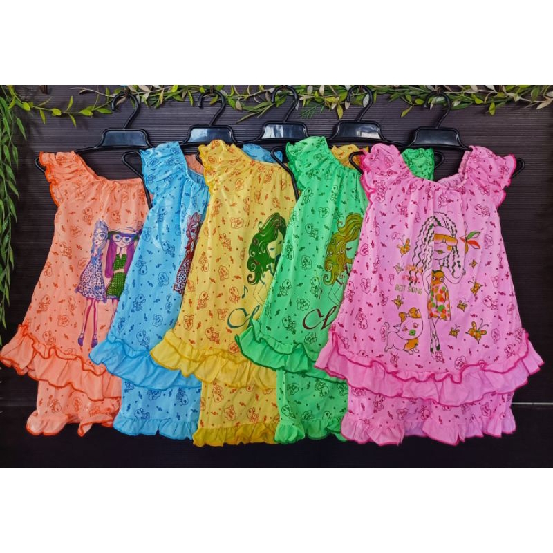 ชุดเด็กหญิงผ้านิ่ม แขนตุ๊กตา ราคาชุดละ 32 บาท 5 ชุด 150 บาท