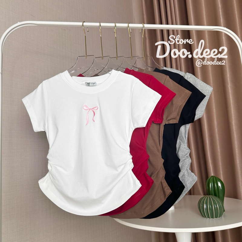 DOODEE2 เสื้อคอกลมปักโบว์ใหญ่ ย่นข้าง ผ้ายูนิโคล่