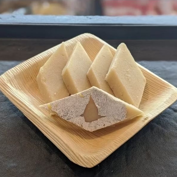 Kaju Katli (ขนมเพชร)