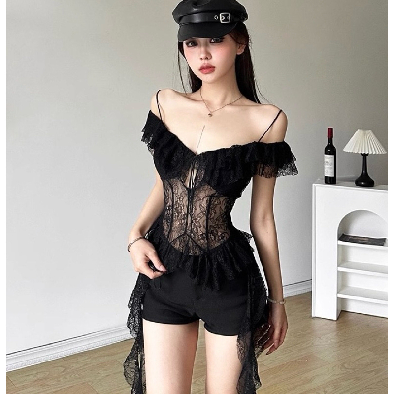 เสื้อแขนเปิดไหล่ ผ้าลูกไม้ชีทรู มีฟองน้ำ ระบายชายยาว สวยแซ่บ เซ็กชี่ สต๊อคแน่นๆพร้อมส่งค่ะ