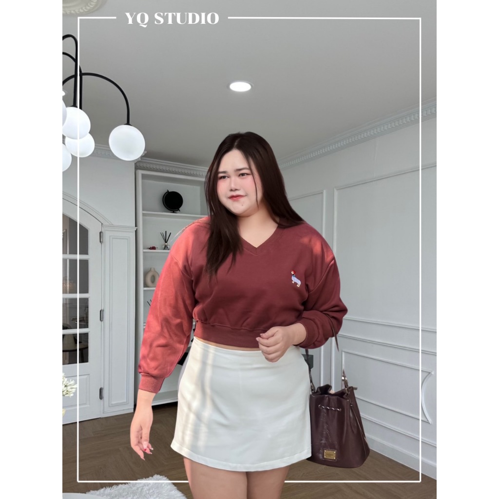 MG123 YQ KOREAN STUDIO Sweater กึ่งครอปคอวีปักน้องหมา ป้าย YQ