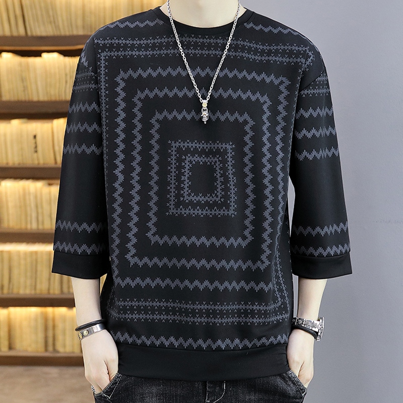 จัดส่งไว เสื้อคอกลมแขนยาวเสื้อคอกลมแฟชั่นสไตล์เกาหลีเสื้อยืดแขนยาวสำหรับผู้ชาย เสื้อเนื้อผ้าดีมาพร้อมกับลวดลายสุดเท่