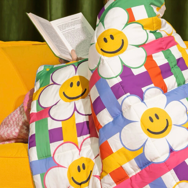พร้อมส่ง🌈Wiggle Wiggle ของแท้ 💯 ผ้าห่ม ผ้าคลุมตัว มีกระดุมติด Rainbow Smile Check วิกเกิ้ล Padded Blanket 42018 - รูปที่ 5