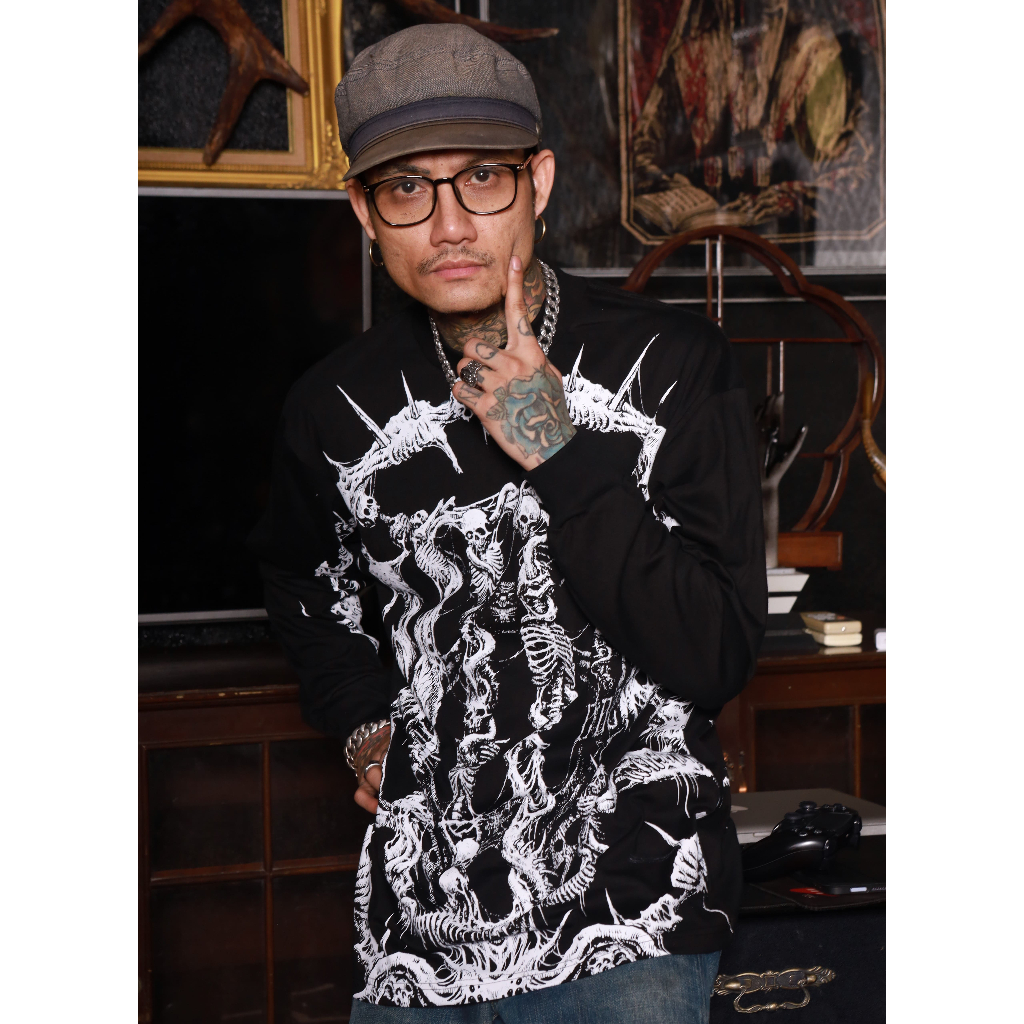 เสื้อยืดแขนยาวคอฟิต 𝐆𝐔𝐍𝐒𝐃𝐎𝐖𝐍® Dark Demon Long Sleeve Black [แขนยาว] ddml