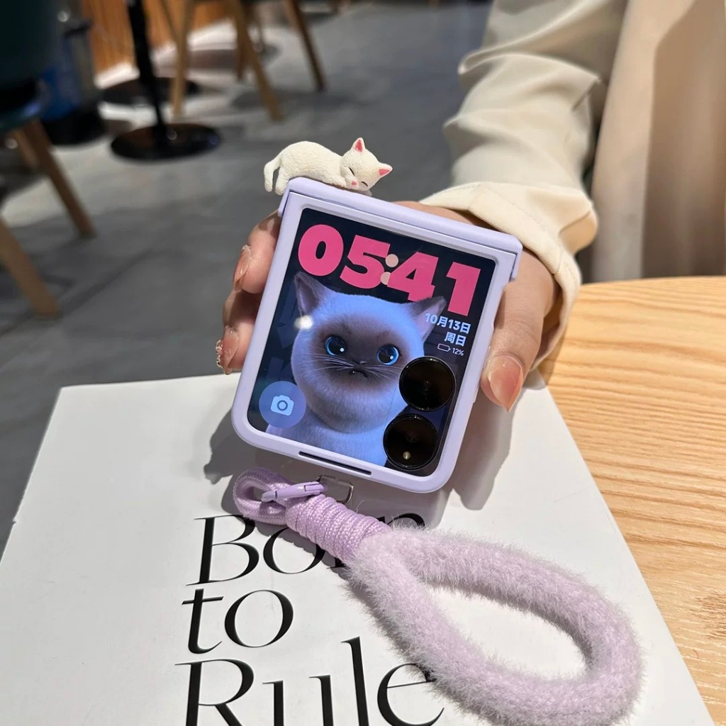 เคสโทรศัพท์มือถือสำหรับ Xiaomi MIX Flip เคสสีม่วง ประดับน้องแมวเกาะด้านบน น่ารักมากๆ