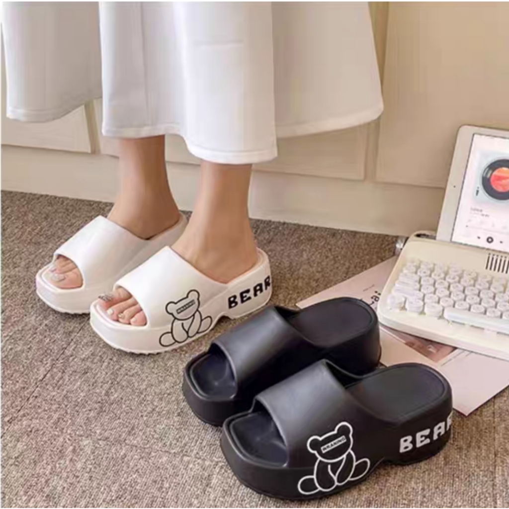 รองเท้าแตะ ลายหมี เสริมส้นสูง 5-7 ซม. สไตล์มินิมอล พื้นนุ่ม ใส่สบาย พร้อมส่ง