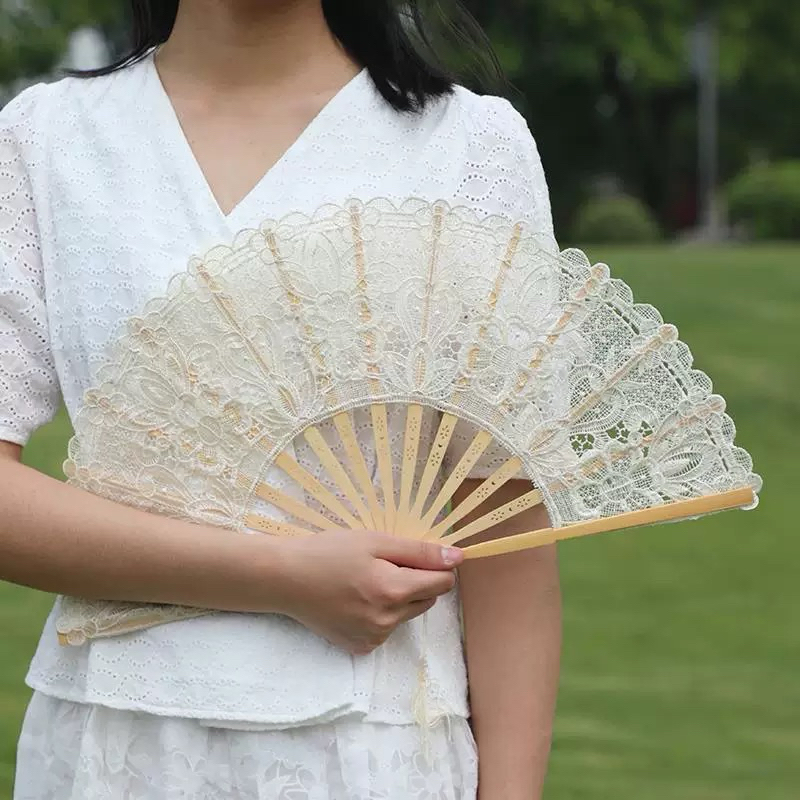 กทม.  พัดลูกไม้ สุดหรู หวานแบบเจ้าหญิง เบา สวย พกง่าย ใช้แล้วเรียบหรูดูแพง พัดเจ้าสาว งานแต่ง คุณหญิง ชุดไทย วิเทจ