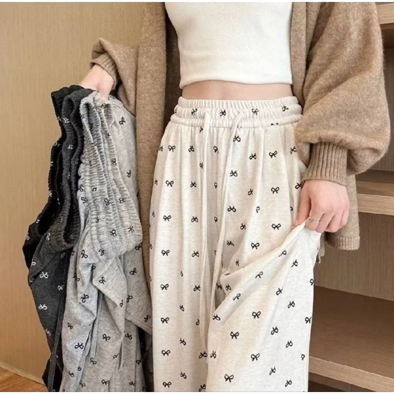 กางเกงลายโบว์ขายาว ผ้าวอร์มนุ่ม มีกระเป๋า โทนสีเบสิค9สี พร้อมส่ง