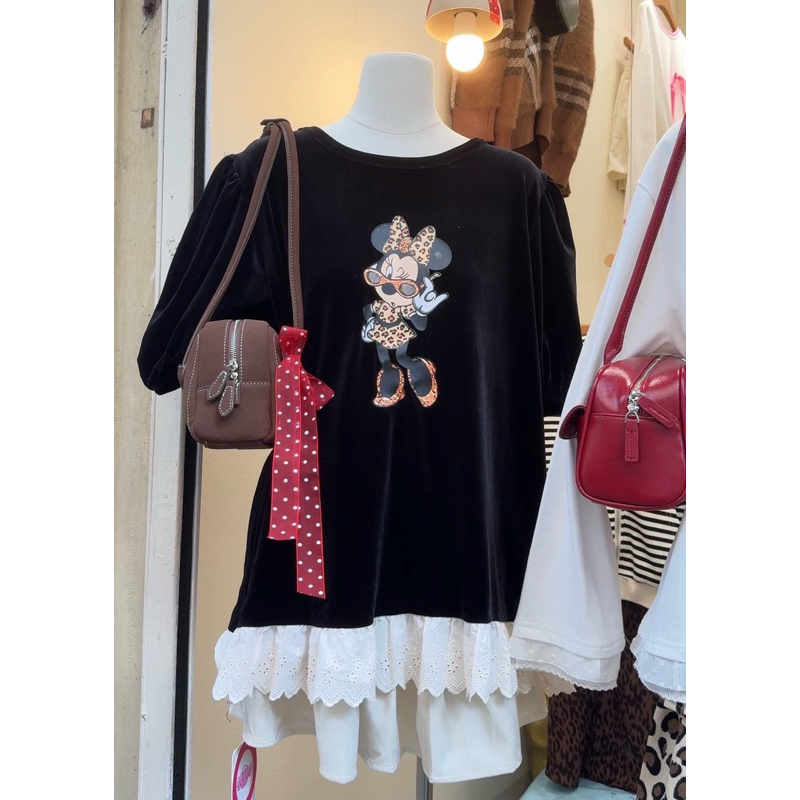 Velvet Minnie x ลายเสือ เสือแขนตุ๊กตา ผ้ากำมะหยี่ สีดำ ผ้าสวย และเย็น ใส่สบายมากกกกก แต่งปลายระบายลูกไม้