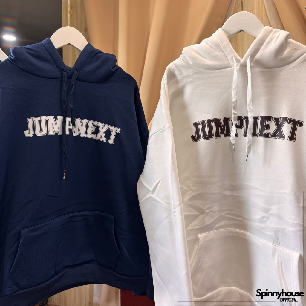 SpinnyHouse เสื้อฮู้ดดี้ เสื้อกันหนาว มีหมวกคลุม ผ้าคอตตอนหนานุ่ม สกรีนช่วงอก ด้านหน้ามีกระเป๋า รุ่น HoodyJumpnext