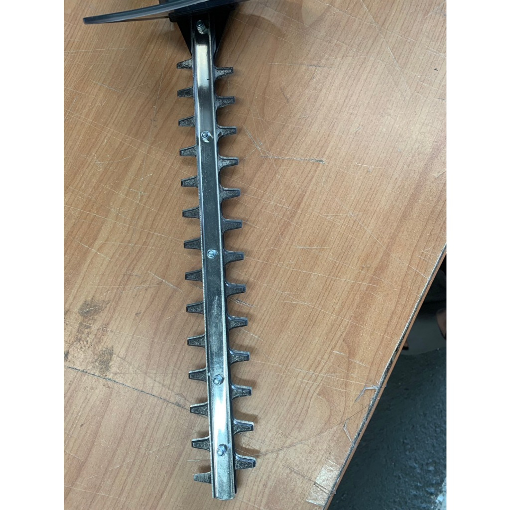 ( รุ่นใหม่  สินค้ามือสอง ) เครื่องตัดแต่งพุ่มไม้ไร้สาย osuka 20v OCHT436-N (เฉพาะตัวเครื่อง)