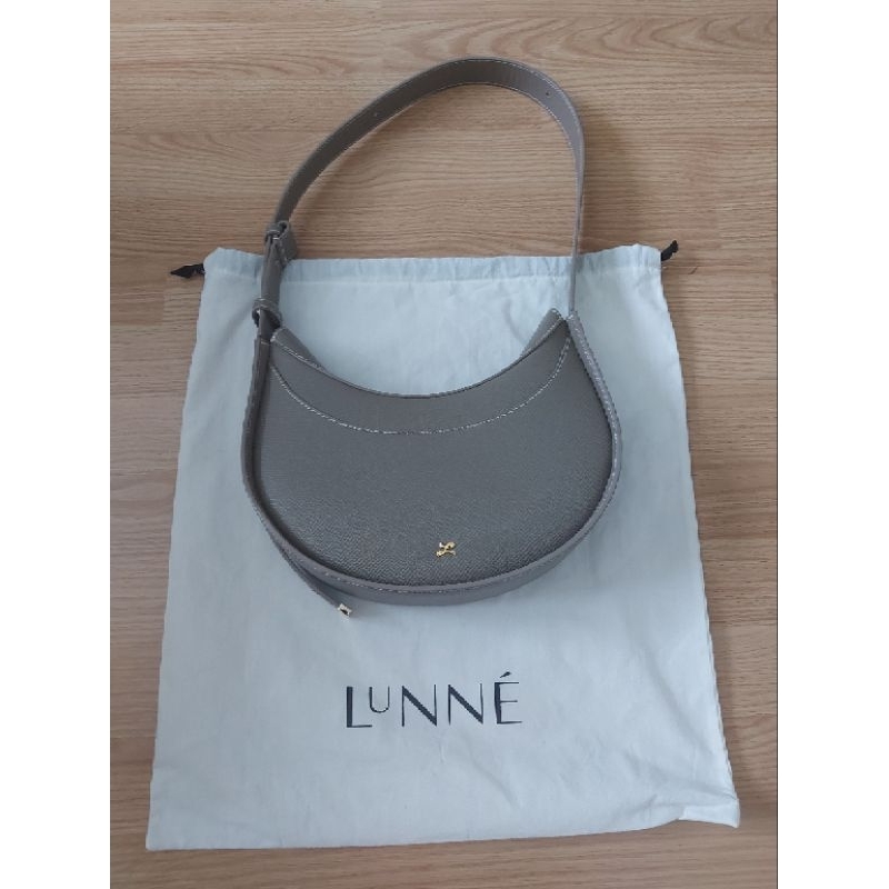 ส่งต่อกระเป๋า luna สี taupe จาก lunne