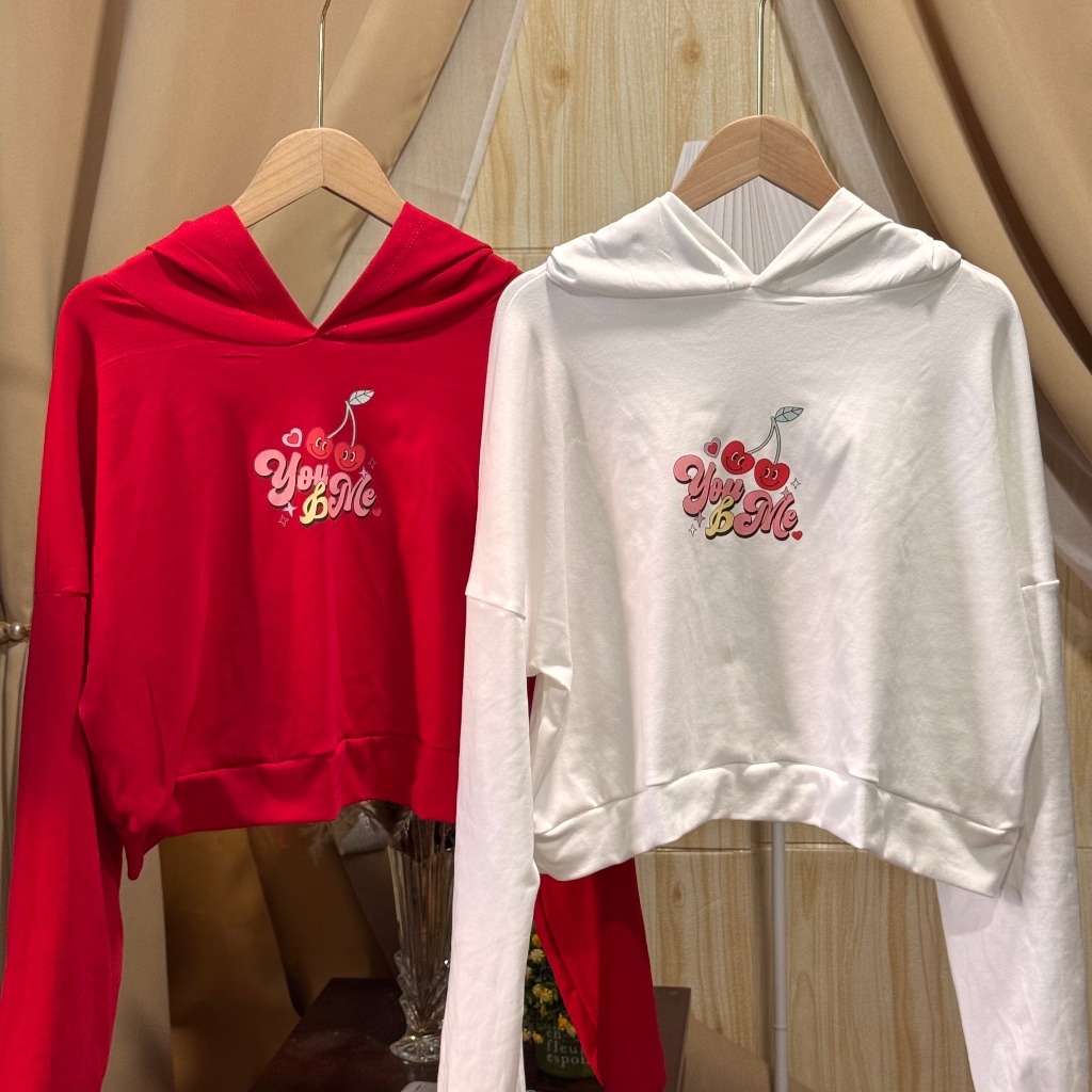 เสื้อครอปแขนยาว มีฮู้ด ผ้ายืดยูนิ สกรีนลายเชอรืรี่ สินค้าพร้อมส่ง ใส่กันหนาวกันแดดกันลมได้ รุ่น ฮู้ด
