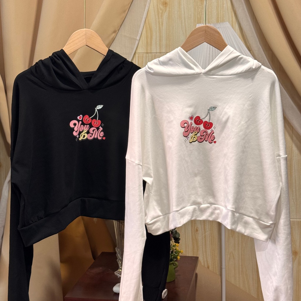 🌈SpinnyHouse🌈เสื้อครอปแขนยาว มีฮู้ด ผ้ายืดยูนิ สกรีนลายเชอรืรี่ ใส่กันหนาวกันแดดกันลมได้ รุ่น ฮู้ดตั