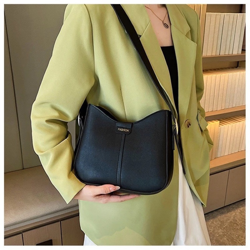 กระเป๋าสะพายข้าง สไตล์เกาหลี กระเป๋าแฟชั่น  จุกของได้เยอะ  มีซิป(ไม่มีพวงกุญแจ)6228 - รูปที่ 7