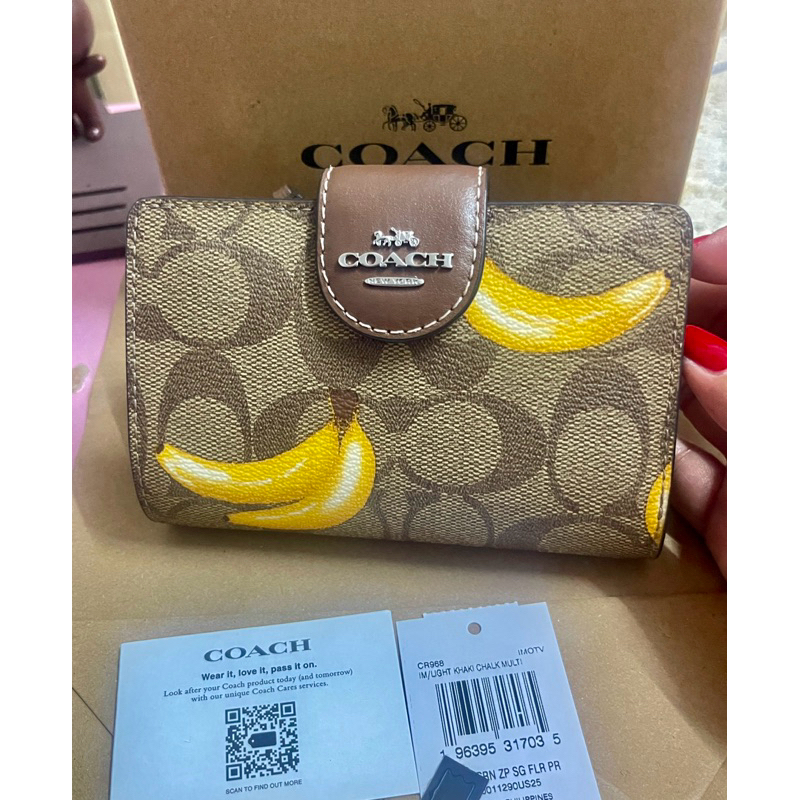 มือ 1 / NEW : กระเป๋าสตางค์ Coach แท้ ขนาด 2 พับ