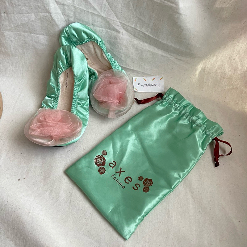 รองเท้าใส่ในบ้าน axes femme สวยมากก มาพร้อมถุงใส่รองเท้าผ้าดี⭐️มือสอง สภาพดี