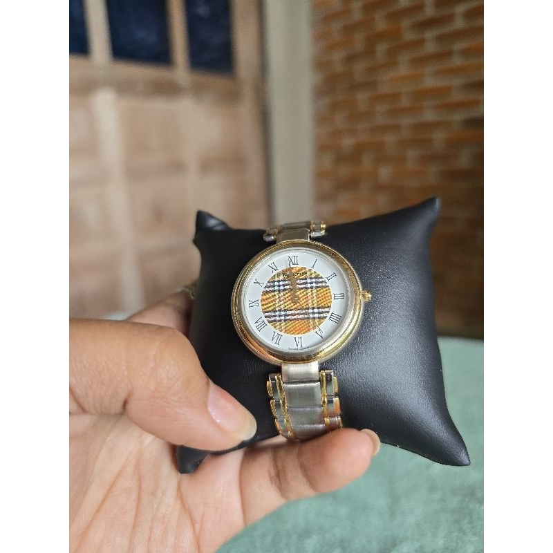 นาฬิกา burberry แท้ มือสอง งานสวยมาก