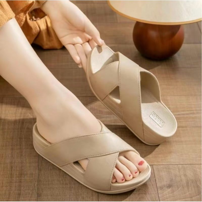 รองเท้าแฟชั่นแตะผู้หญิง สไตล์เกาหลี ILOVE สายไข้ว CW2354 สูง 5 กั้นลื่นหนึบ รองเท้า สวมใส่