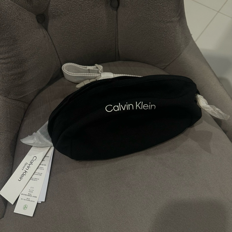 NEW Calvin Klein CK Belt Bag กระเป๋าคาดอกสีดำ ของแท้ 100% ห้อยป้าย