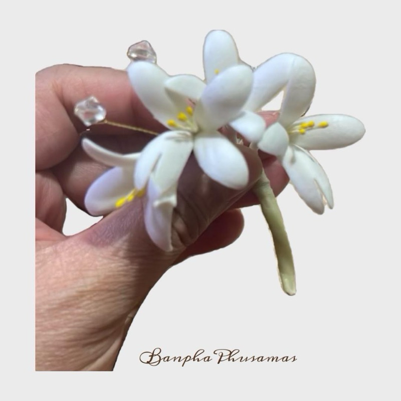 ดอกปีบติดผมประดับคริสตัล คล้องหู ติดผม หรือนำไปติดเป็นเข็มกลัดได้