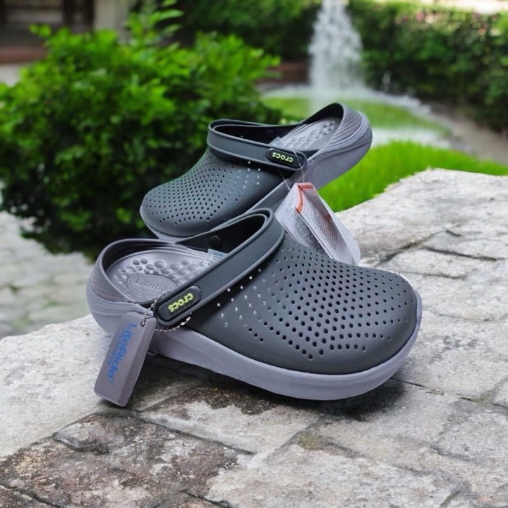 รองเท้าแตะแบบสวม CROCS LS สีเทาใส่เทใส่สวย งานดีทุกคู่ เป็นรองเท้ายางราคาถูก