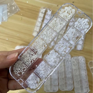 เพชรติดเล็บ มุกครึ่งซีก โลหะ กลิสเตอร์ คละแบบ สีเงิน คละสี (1ตลับ/12ช่อง)