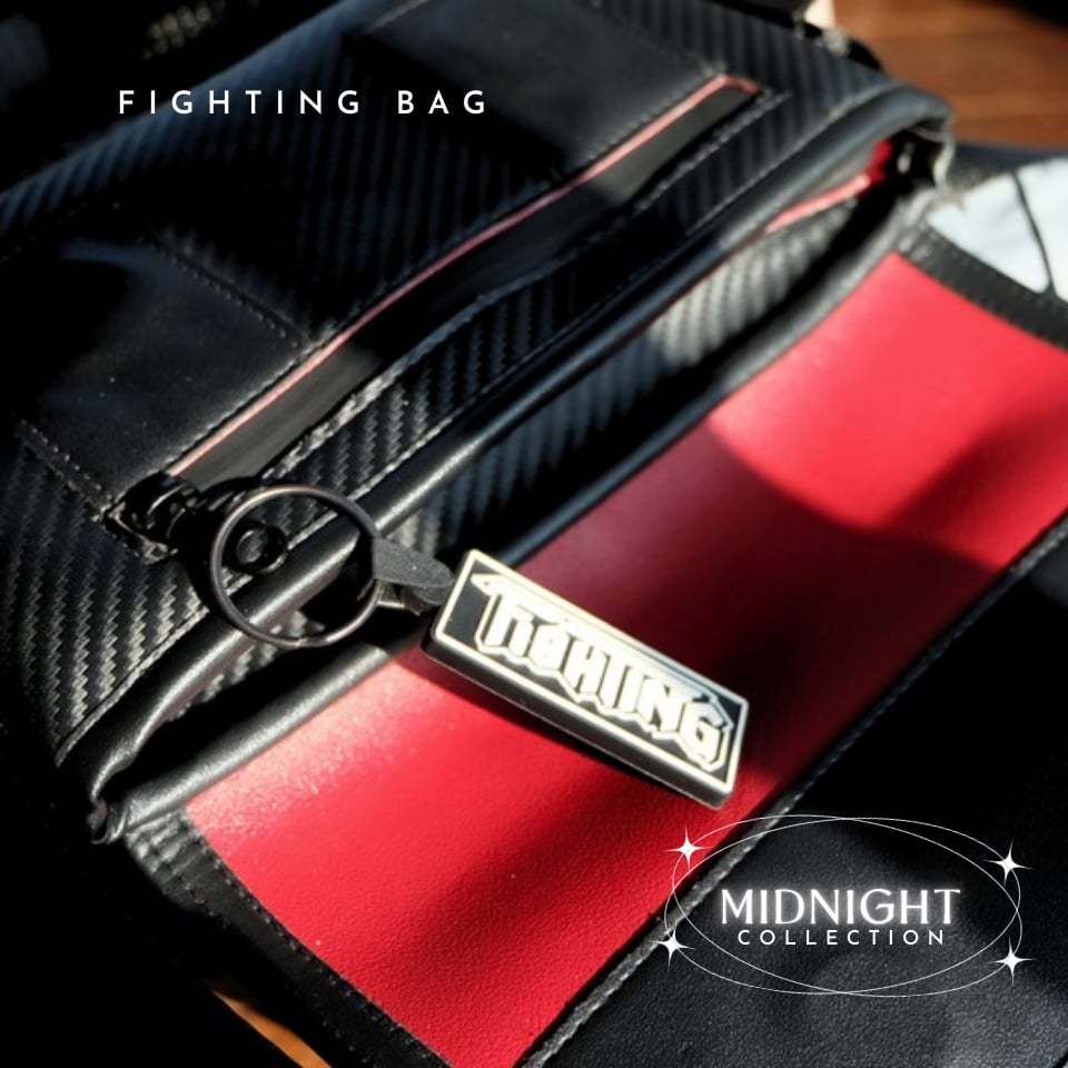[ FIGHTING ] MIDNIGHT กระเป๋าสะพายข้าง 9" หนังหุ้มคาร์บอน 3D ( แม่เหล็ก )