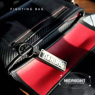 [ FIGHTING ] MIDNIGHT กระเป๋าสะพายข้าง 9" หนังหุ้มคาร์บอน 3D ( แม่เหล็ก )
