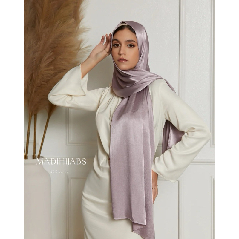 SHAWL SATIN BORN ผ้าซาตินโมนาลายเส้นในตัว พันยาว